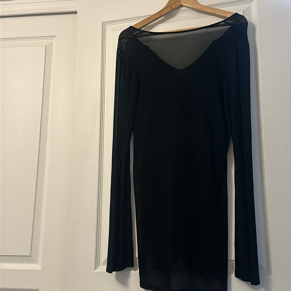Dress or cover up black with crepey flowing sleeves.